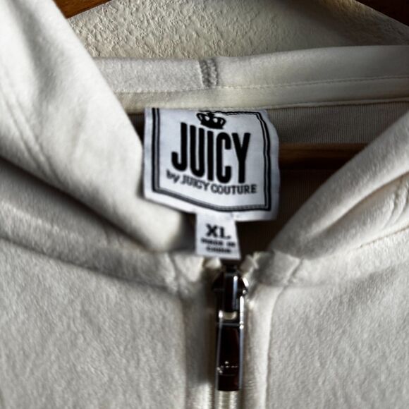 Y2K · Velour Revival · Luxe · Celebrity Off-Duty · Cozycore - Picture 7 of 10